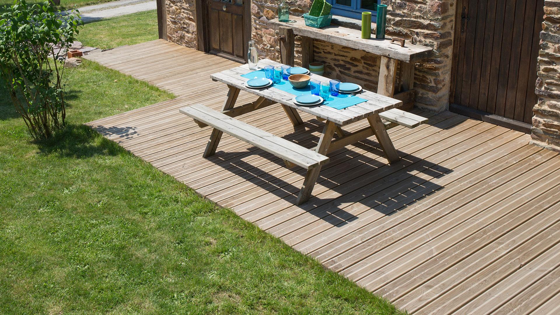 Amenagements exterieurs : terrasse en bois