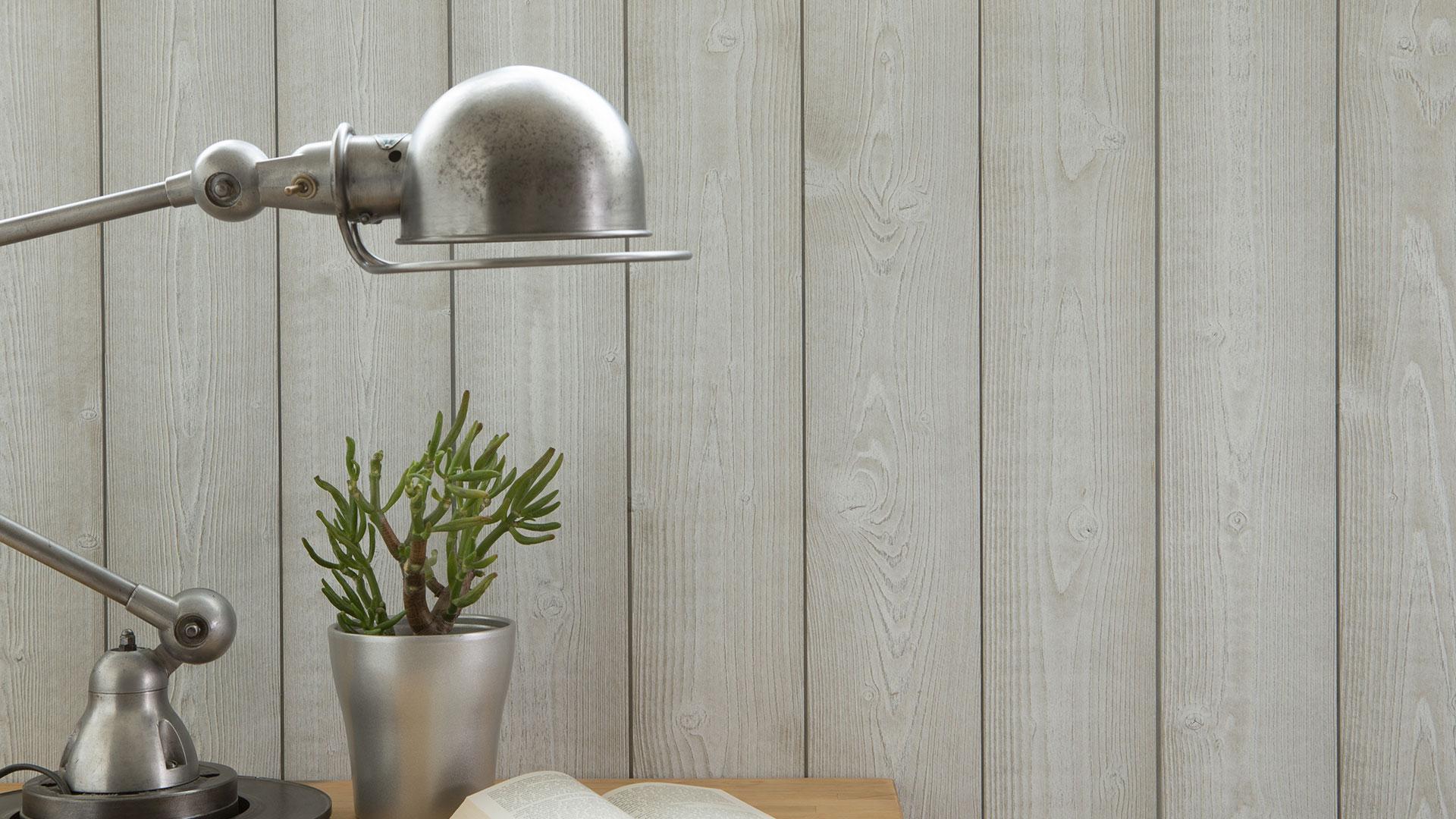 mur en lambris en bois gris