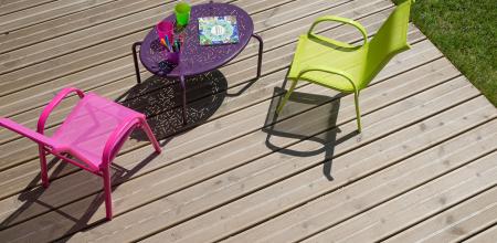 Terrasse en bois pin rouge rainure vert